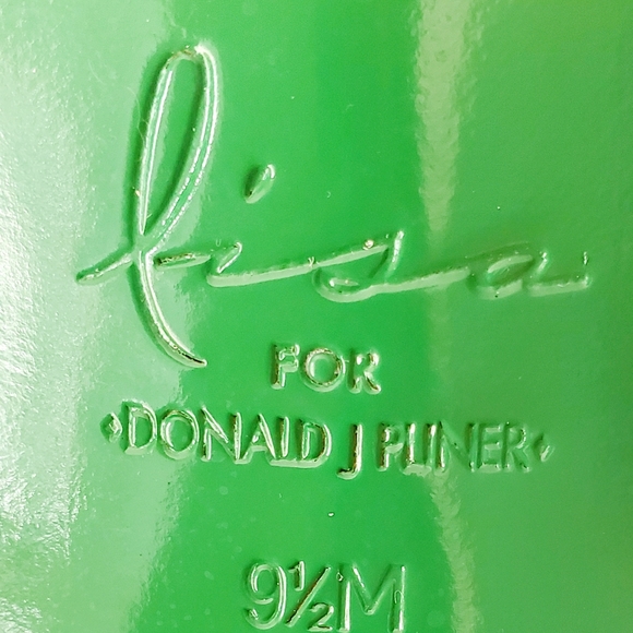 Donald j pliner. White high heels size 9 1/2M - Picture 10 of 11